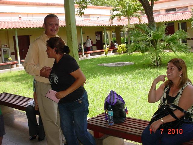 Estrellita Maltez Pomarez (de pie), en el Japon Nicaragua
